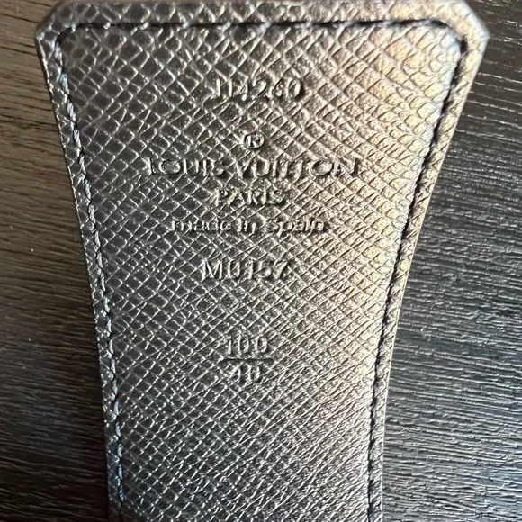 Louis Vuitton men’s belt. Excellent condition. Only worn twice.